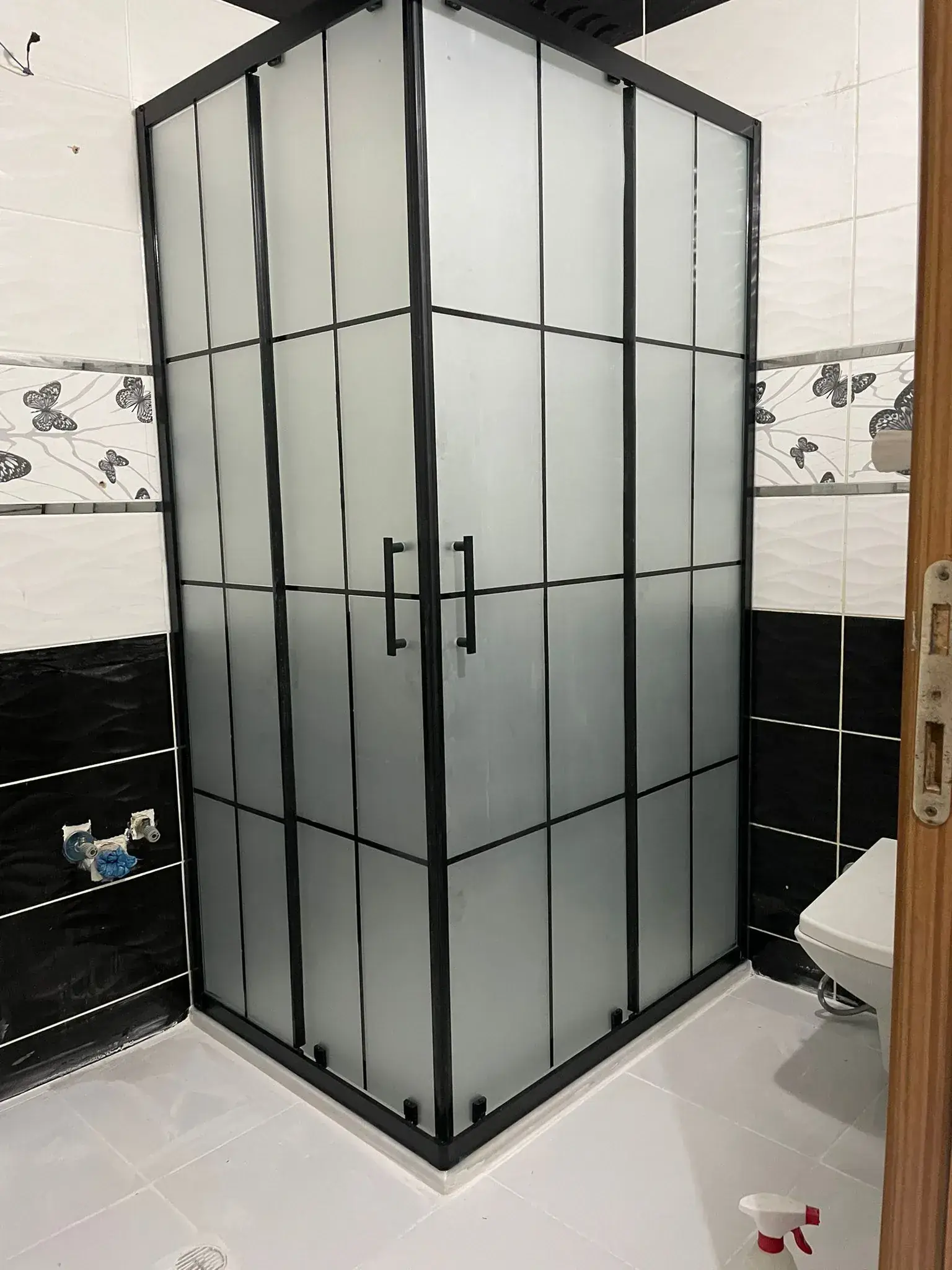 Tam Buzlu Camlı Siyah Kafes Duşakabin (Model 15)
